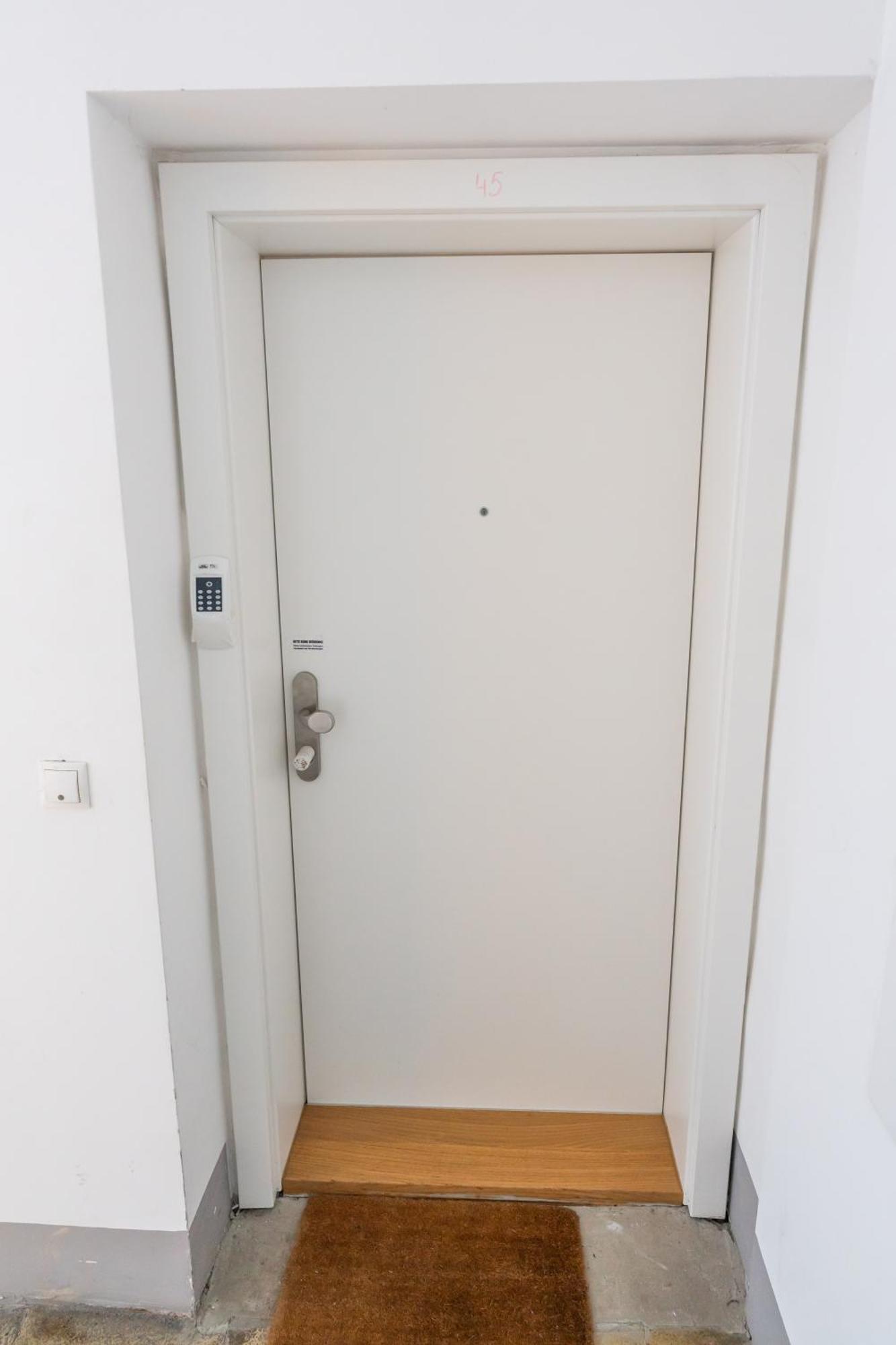 Vienna City Apartments - Metro 1160 Вена Экстерьер фото