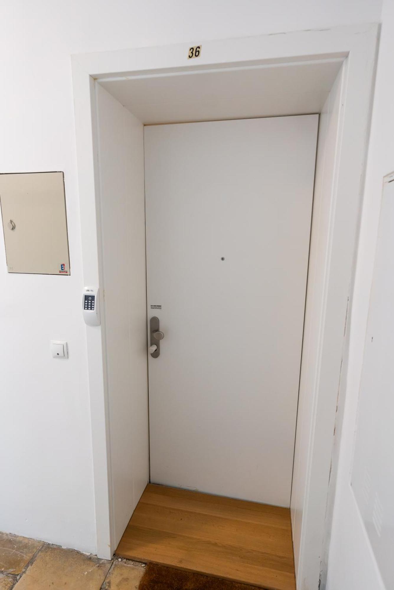 Vienna City Apartments - Metro 1160 Вена Экстерьер фото