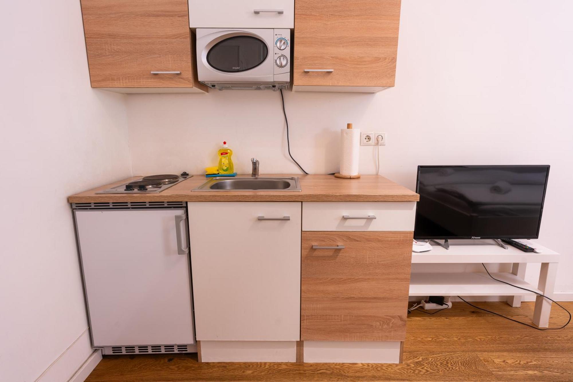 Vienna City Apartments - Metro 1160 Вена Экстерьер фото